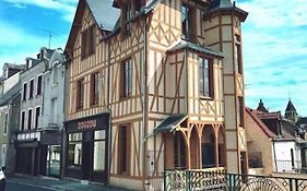 Logis Hotel La Maison A Pan De Bois